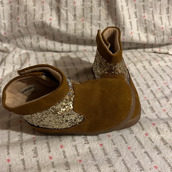 Carter’s - Picture 2 of 5